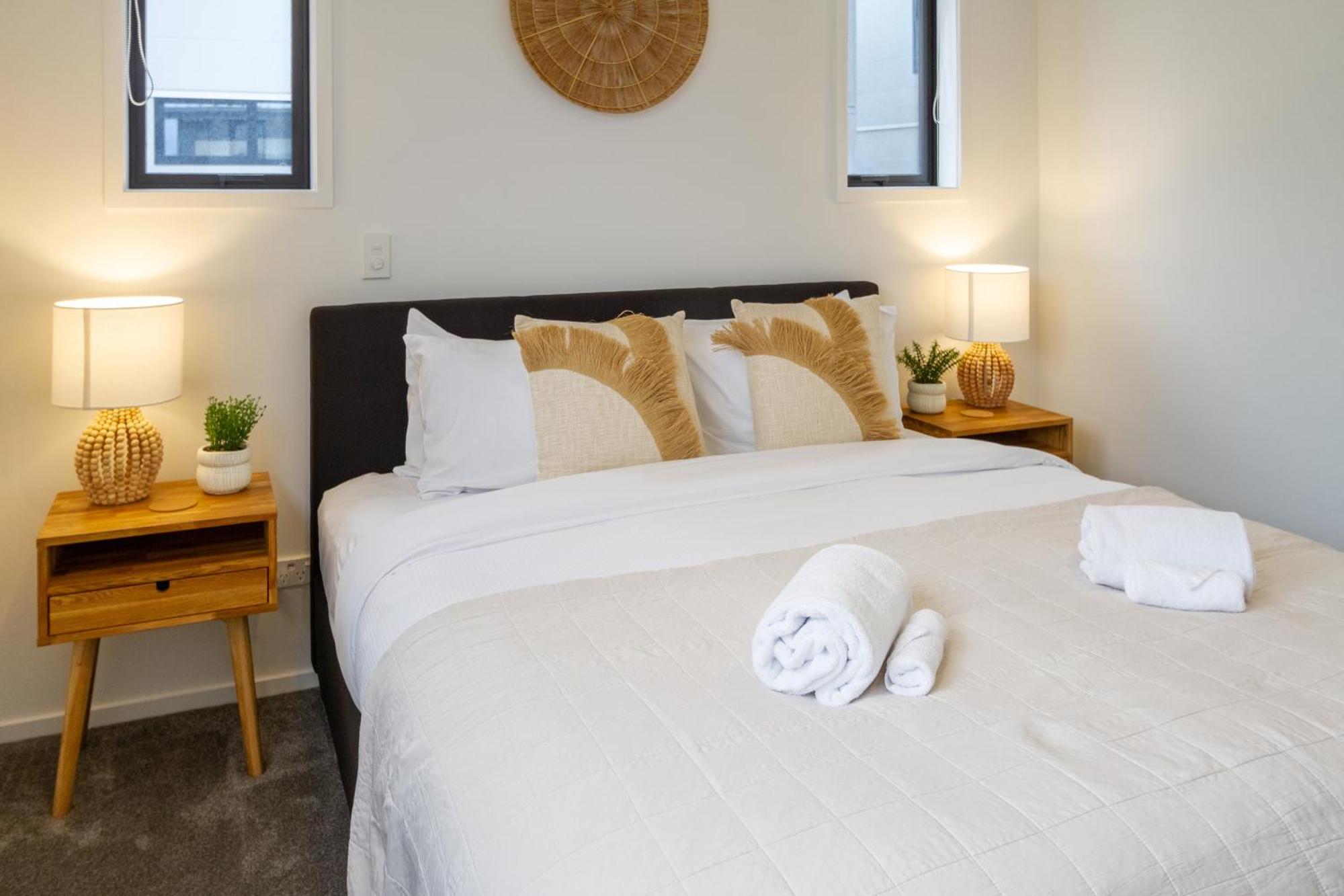 New Brighton Explore - King Bed And Sofa Bed Apartment Christchurch